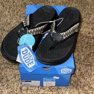 Hey Dude Flip Flops Sandals Women’s 11 Tide Black Thick Cushion Sole Comfort